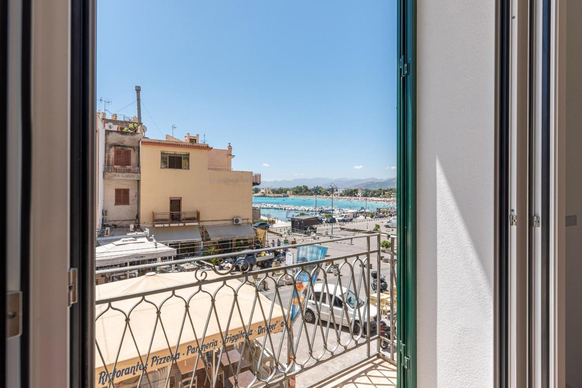 Casetta Al Molo Di Mondello By Wonderful Italy * Palermo